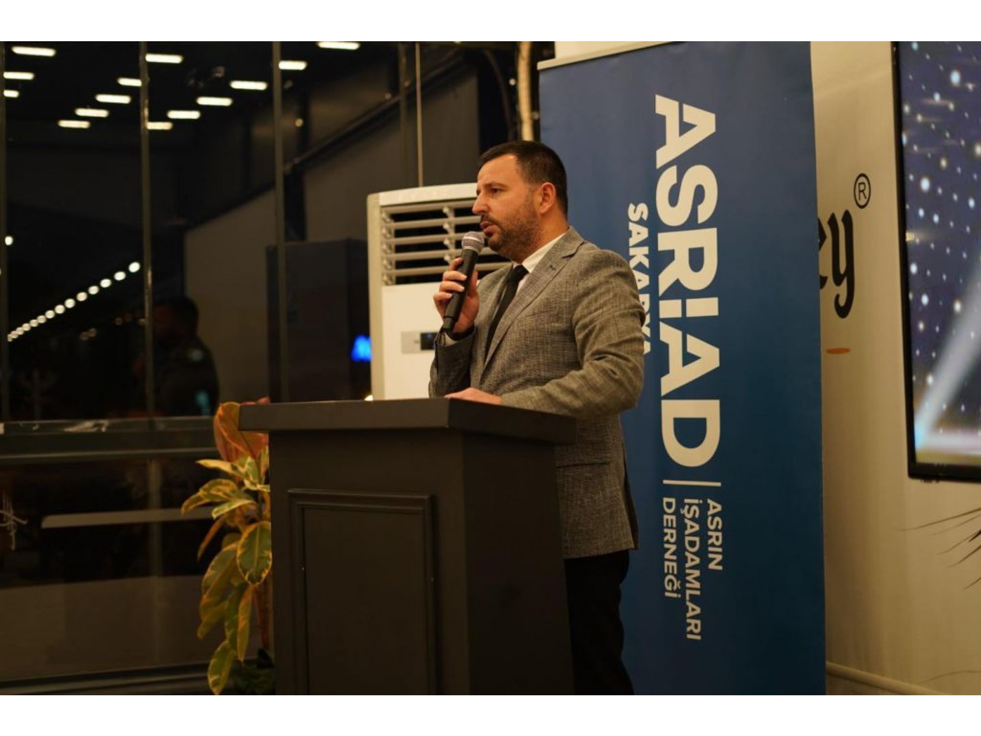 ASRİAD Sakarya, 16. İş Geliştirme ve Ticaret Toplantısında üyeleri bir araya getirerek işbirliği, ticaret ve yeni fırsatlar için verimli görüşmeler gerçekl